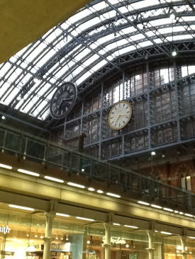 St Pancras駅の二つの時計